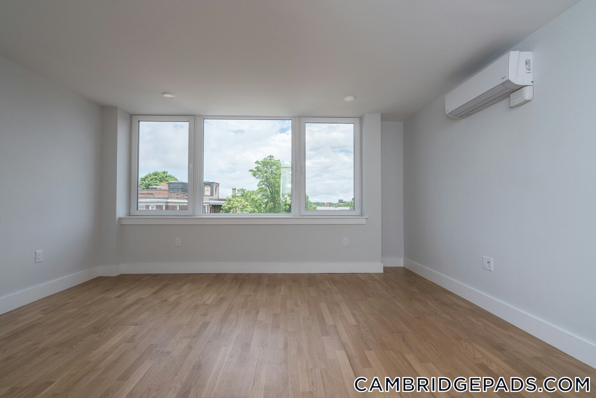 Building Photo - 334 Harvard St