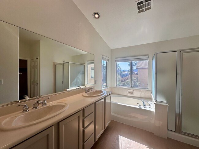 Building Photo - 4 BED 3 BATH HOME W/BONUS ROOM IN GATED COMMUNITY