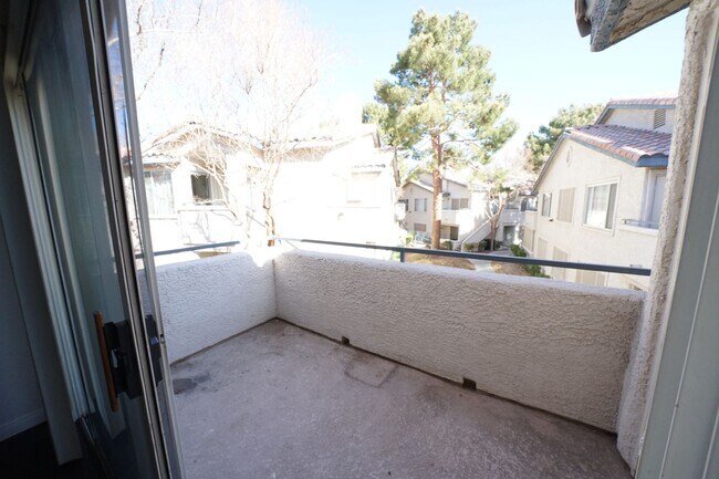 Building Photo - No Showings until 4/10/2026