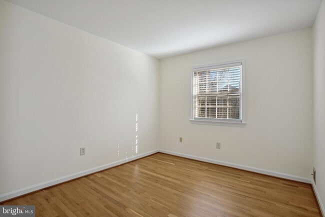 Building Photo - 6815 Melrose Dr