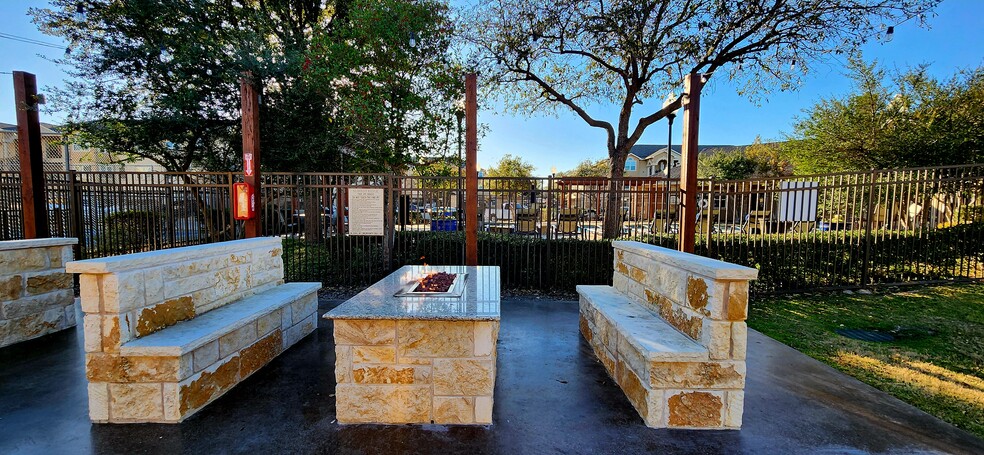 Outdoor Fire Pits - Summit Ridge Apartments