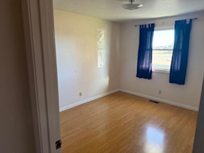 Building Photo - 379 Lawndale Dr