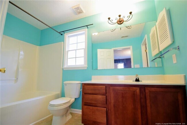 Building Photo - 324 Roundtree Dr