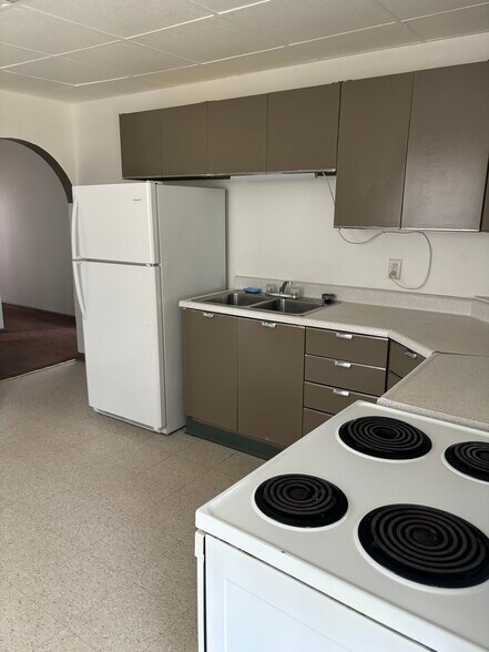 Building Photo - 196-1 S Mount Vernon Ave