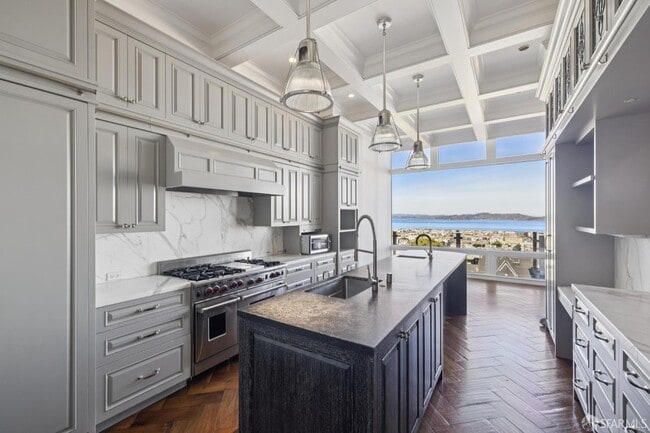 Building Photo - 2336 Broadway