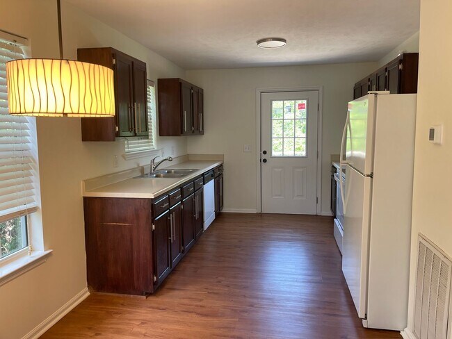 Building Photo - Single Family Home West Nashville Croleywood
