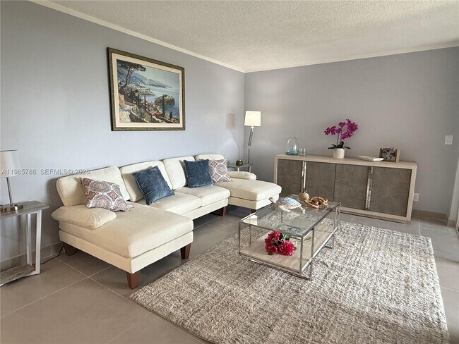 Building Photo - 950 Egret Cir