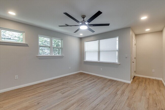 Building Photo - 2203 Milne St