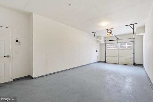 Building Photo - 9202 Charleston Dr