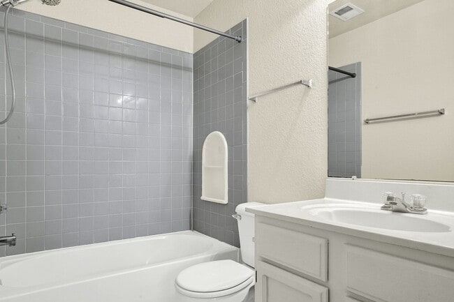 Building Photo - Eastside 2 Bedroom 2 Bath