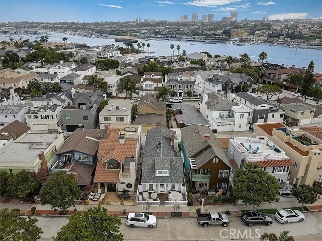 Building Photo - 2128 Miramar Dr