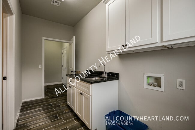 Building Photo - 1971 Leslie Beachler Ln