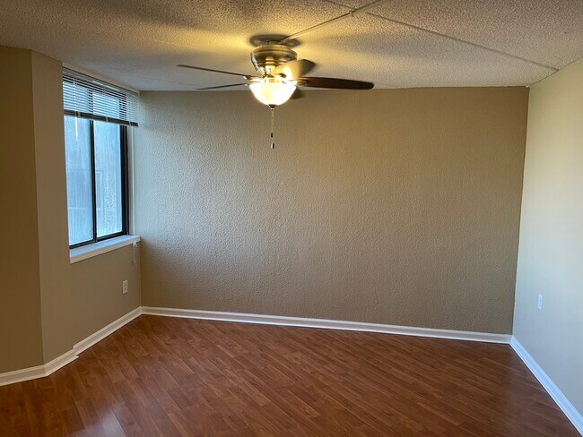 Building Photo - 1750 N Marywood Ave