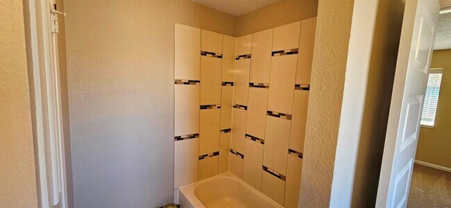 Building Photo - 2531 Northern Dr
