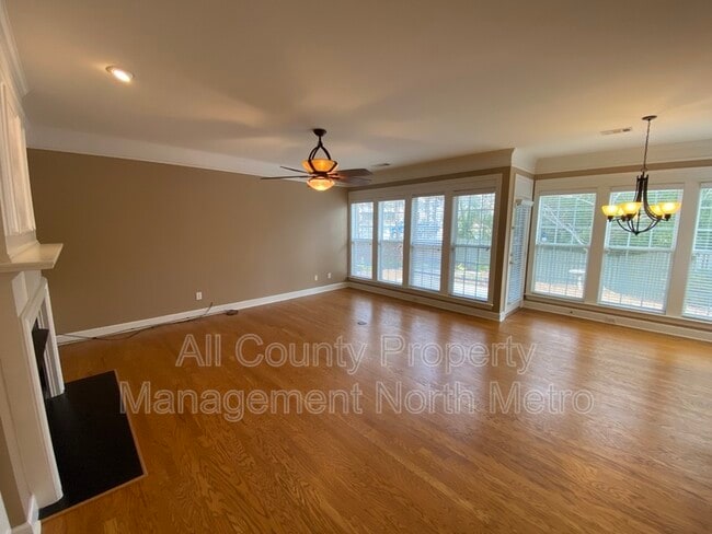 Building Photo - 2024 Belridge Ct