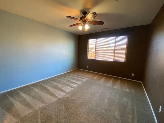 Building Photo - Rosamond 3+Office Available Now!