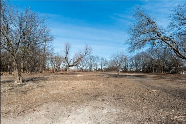 Building Photo - 393 Knollwood Rd