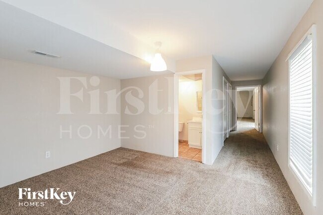 Building Photo - 18608 Primrose St