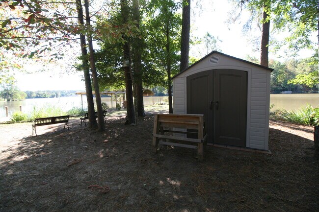 Building Photo - LAKE SHORES