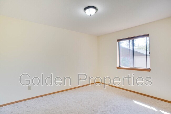 Building Photo - 1130 E Timber Ln