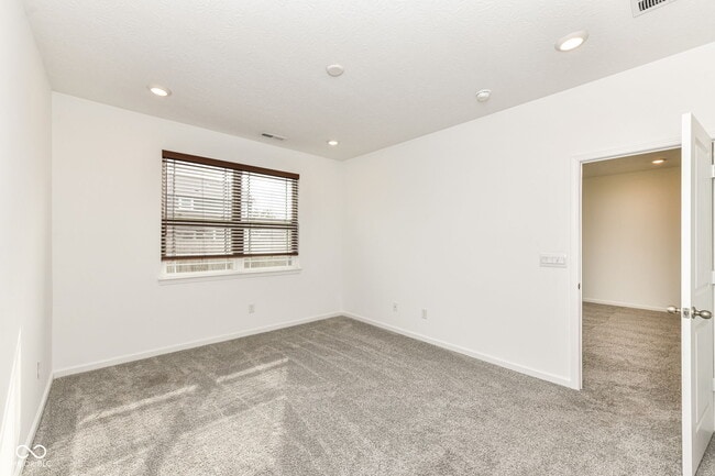 Building Photo - 291 Limerick Ln