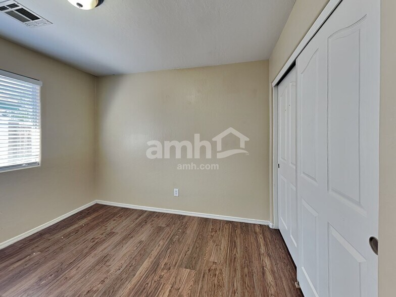 Building Photo - 3537 E Murrieta Rd
