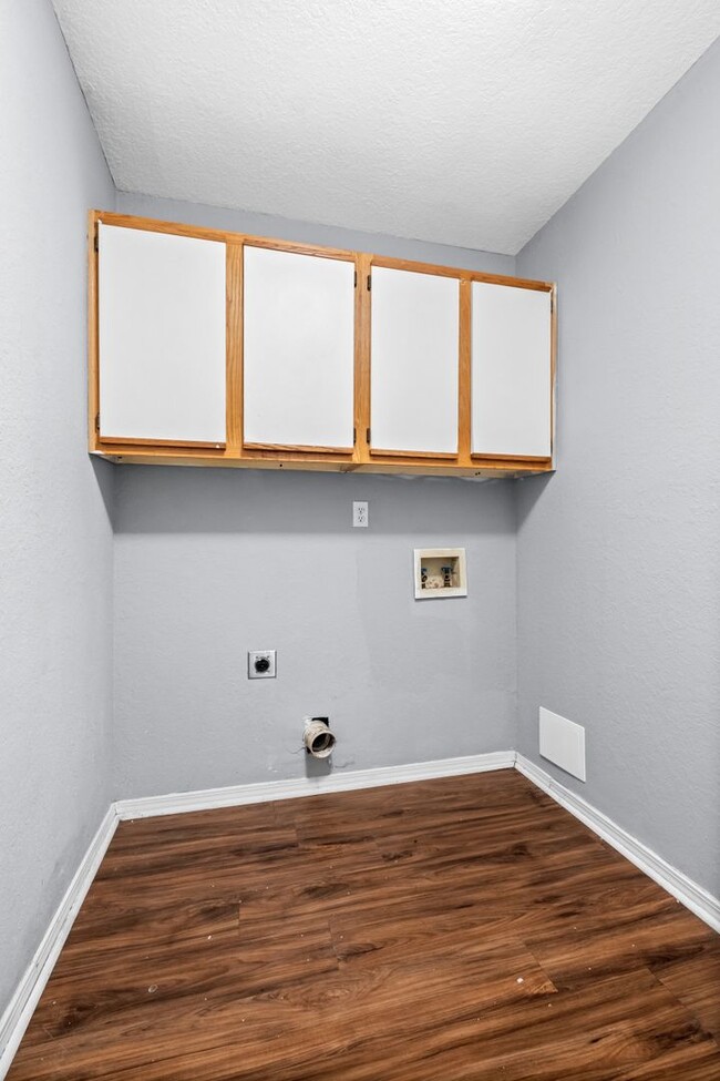 Building Photo - Pioneer Ln Duplex