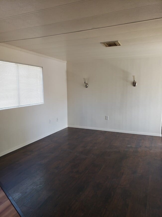 Building Photo - 2480 Carver Ave