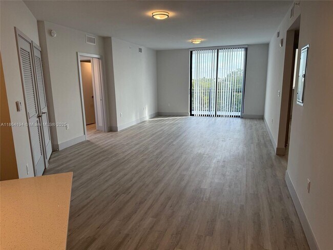 Building Photo - 9000 Ramblewood Dr