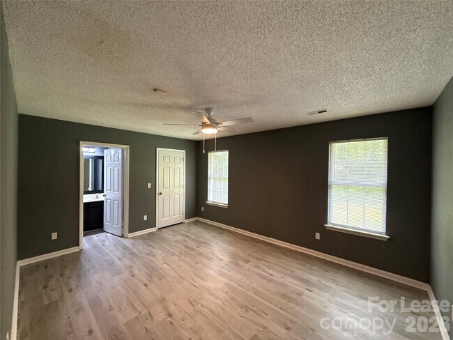 Building Photo - 11111 Meadow Bank Ln