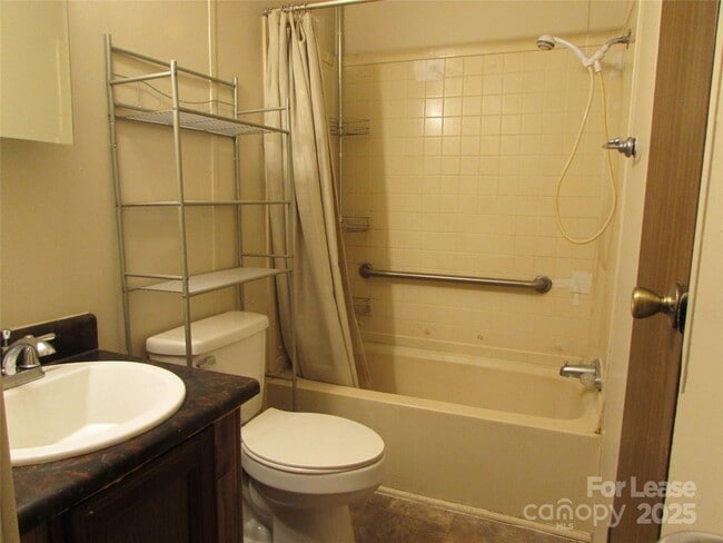 Building Photo - 124 Cove View Dr