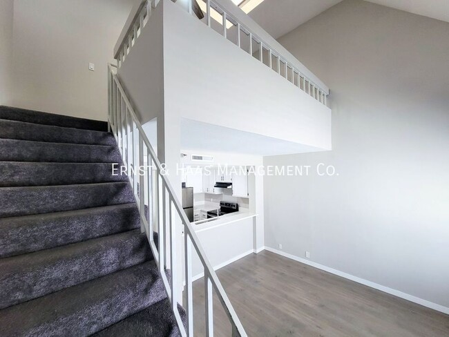 Building Photo - Beautiful and Modern 1 Bedroom + Loft Cond...