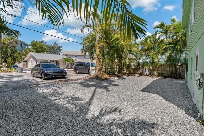 Building Photo - 8441 Bayshore Dr