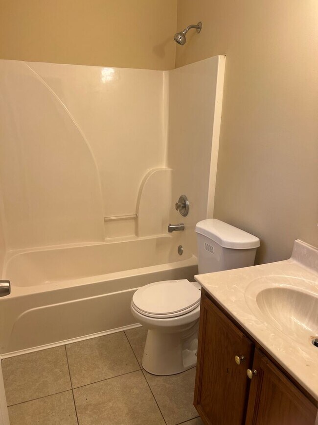 Building Photo - 3 bedroom 2 bath single family home for RENT!