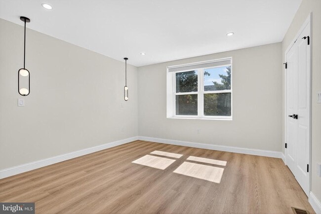 Building Photo - 5925 Woodcrest Ave