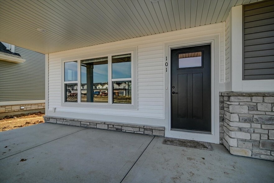 Building Photo - 4831 Suelo Rd