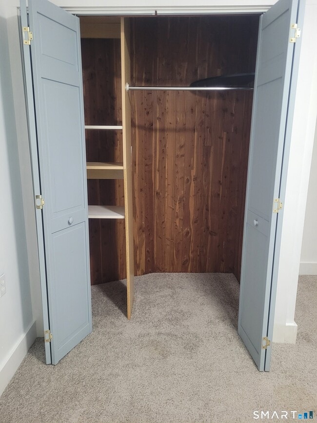 Building Photo - 123 Bridge St