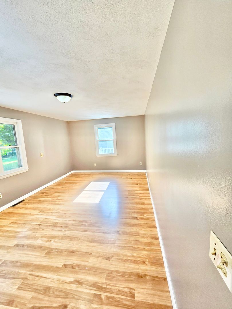 Building Photo - 204 S Pierce Rd