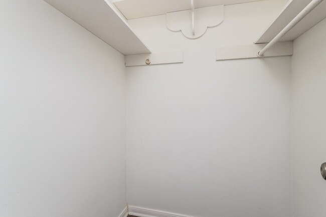 Building Photo - 807 Sulphur St