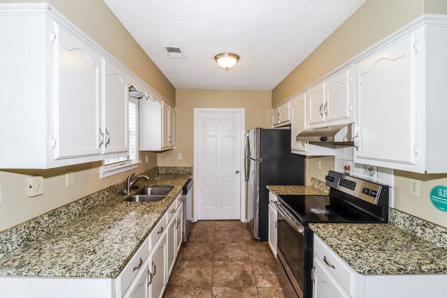 Building Photo - 2691 Country Lawn Cove