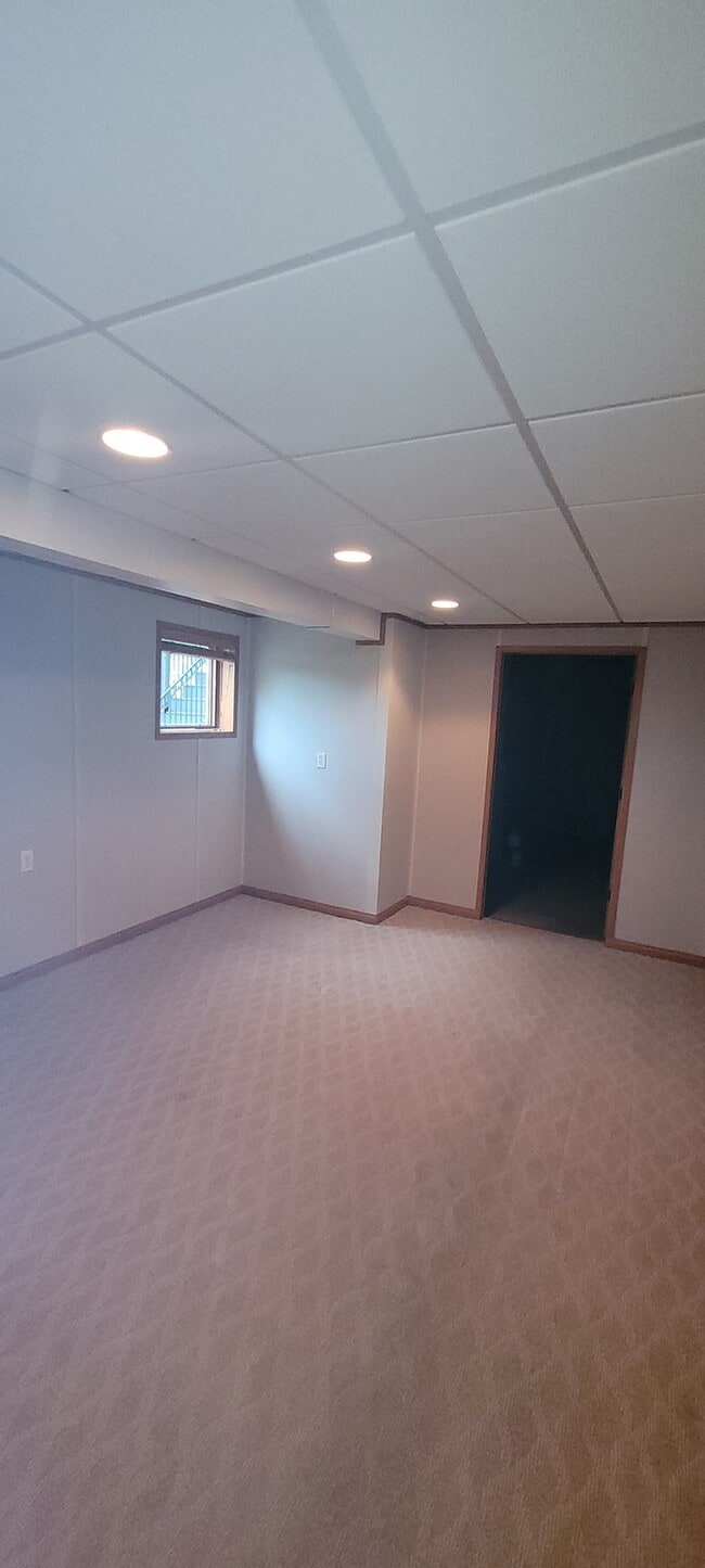 Building Photo - Fruitfully ready for your move in!