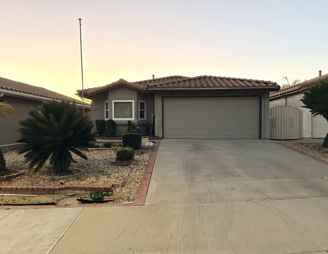 Building Photo - 28133 Vía Domador