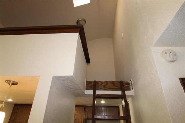 Building Photo - 904 Aspen Ct