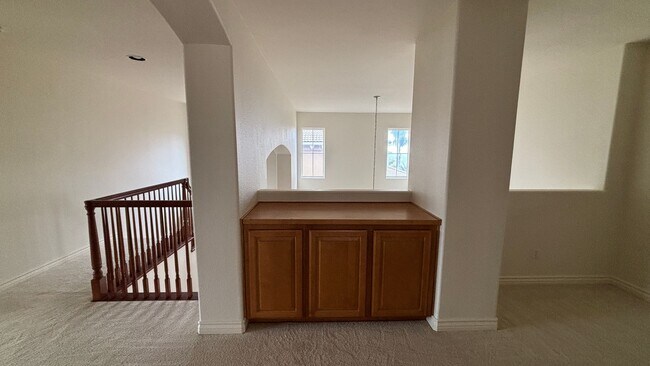 Building Photo - Large lovely home with amazing views!