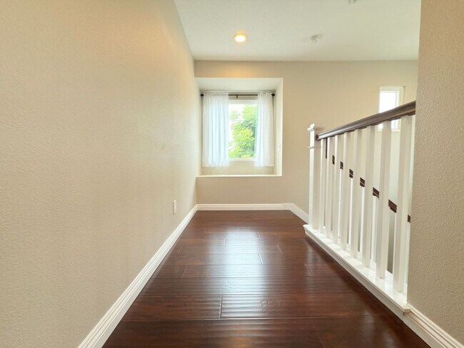 Building Photo - Spacious 4-Bedroom Home in Private Sylmar ...