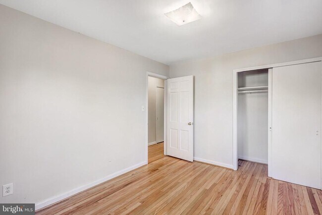 Building Photo - 9232 Forest Haven Dr