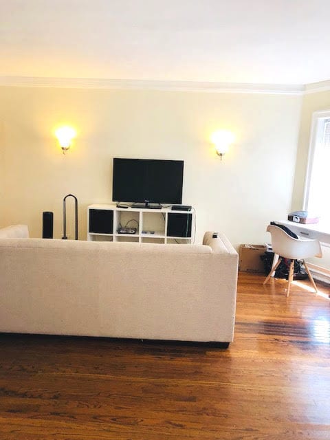 Building Photo - 1056 W Thorndale Ave