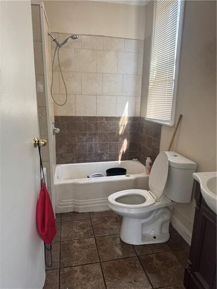 Building Photo - 25 Wesleyan Ave