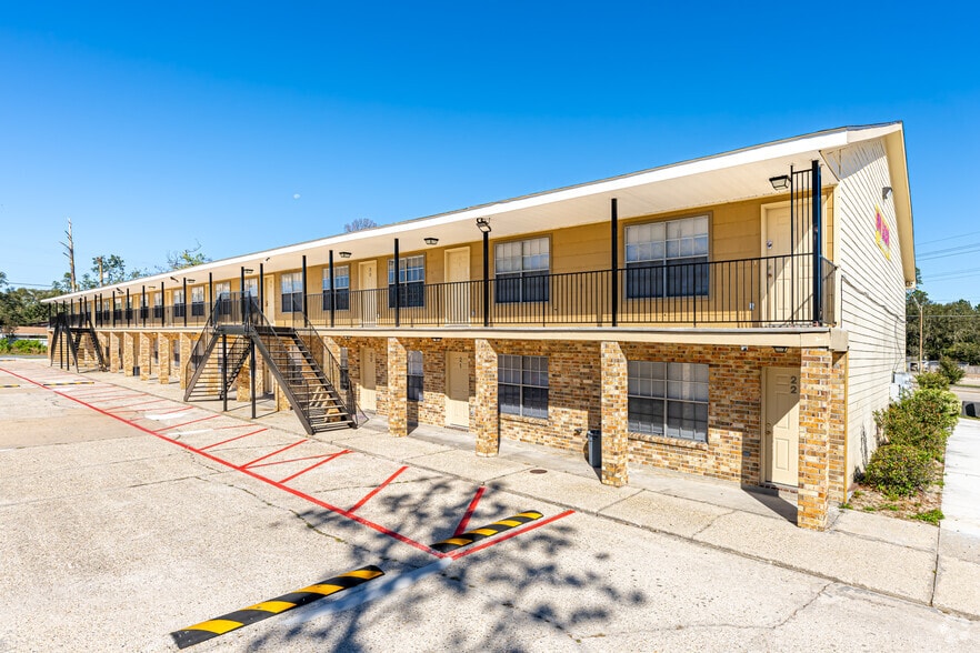 Primary Photo - Courtney Heights Apartments
