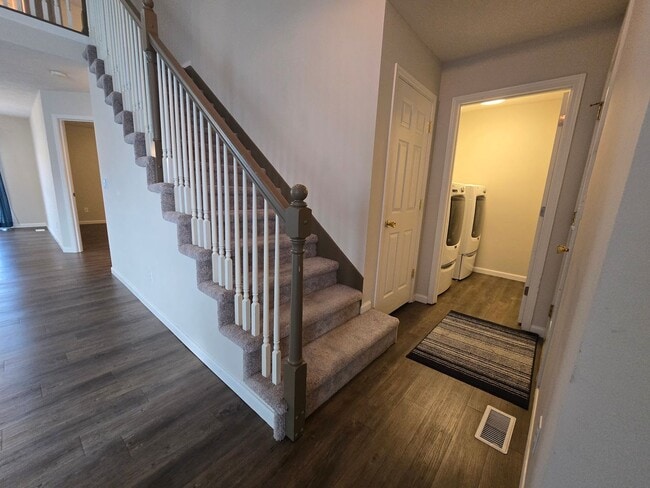 Building Photo - Spacious 4 Bedroom Duplex in North Normal ...